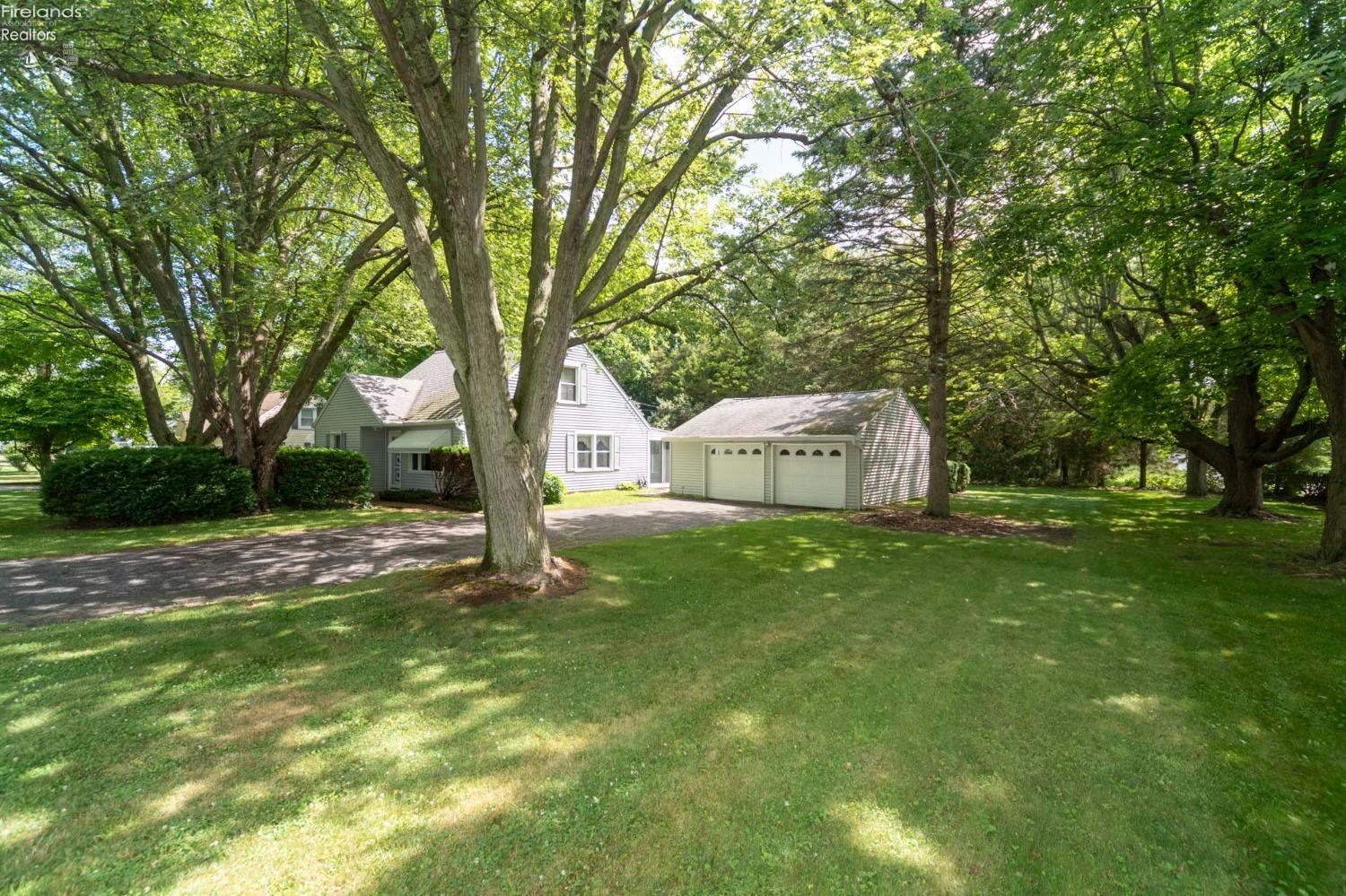 3879 N Stonehenge Road