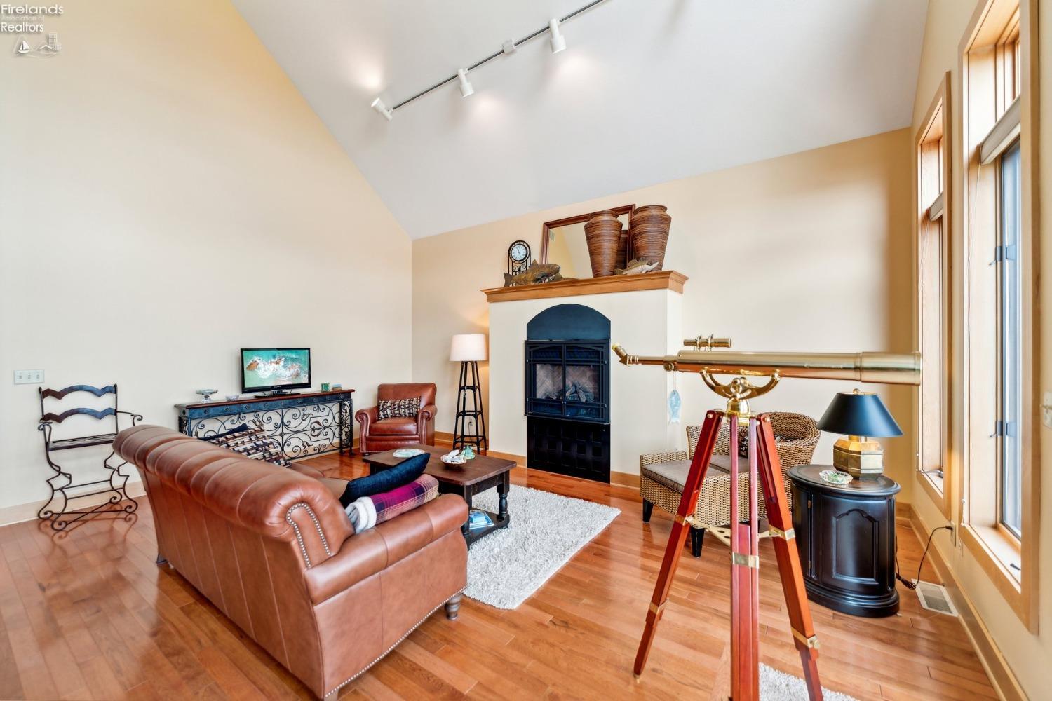 123 Glacial Lane 1C