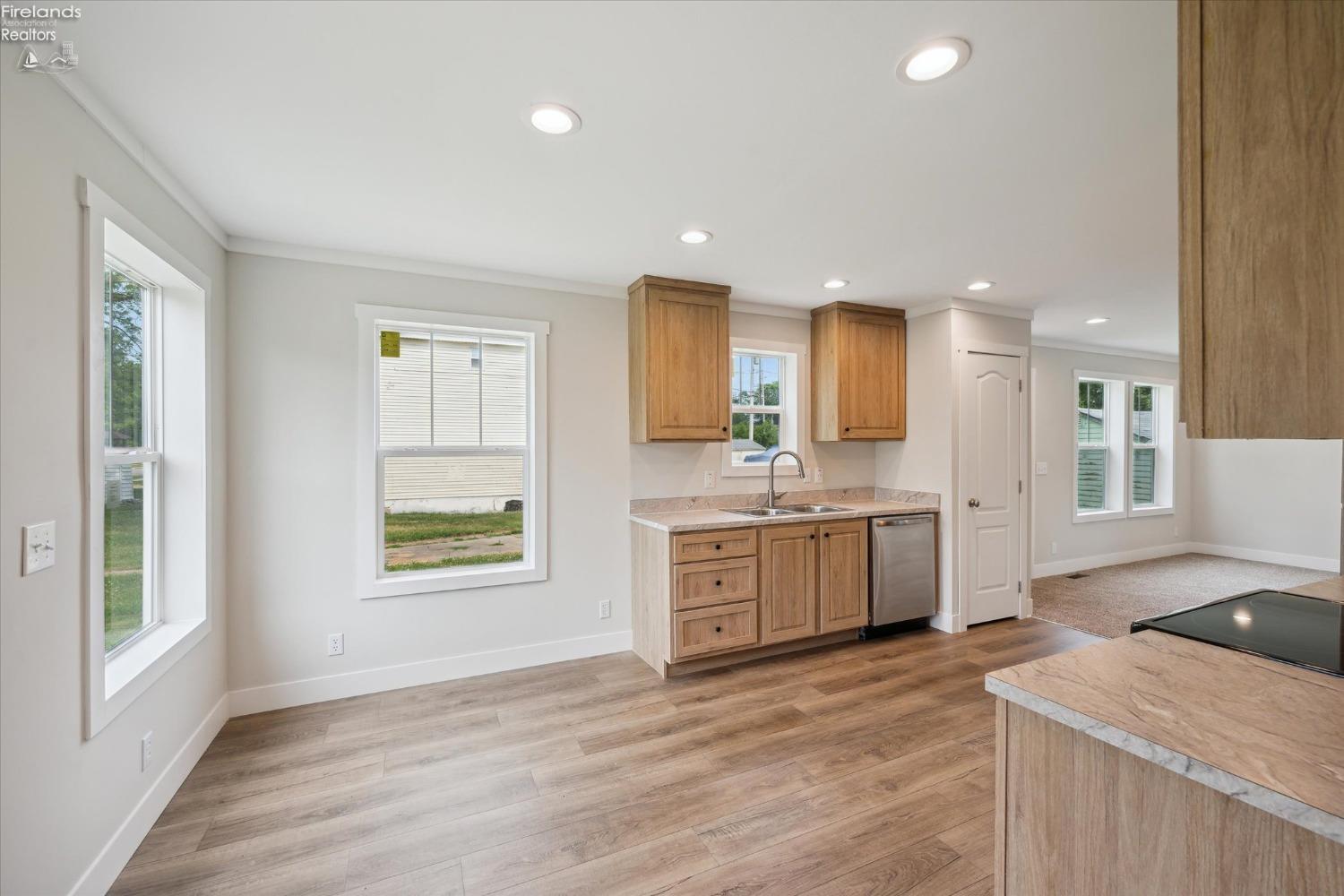 525 W 2nd Street