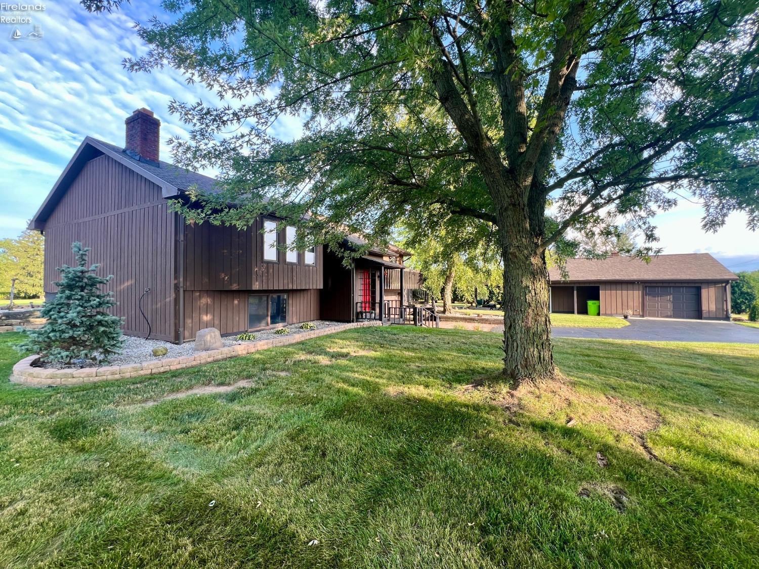 1085 N County Road 43