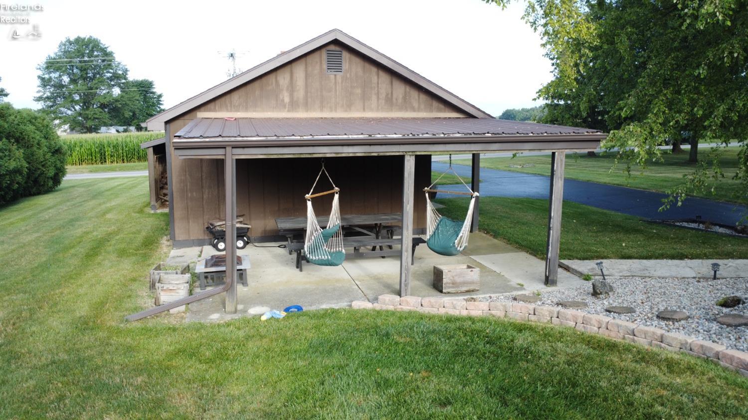 1085 N County Road 43