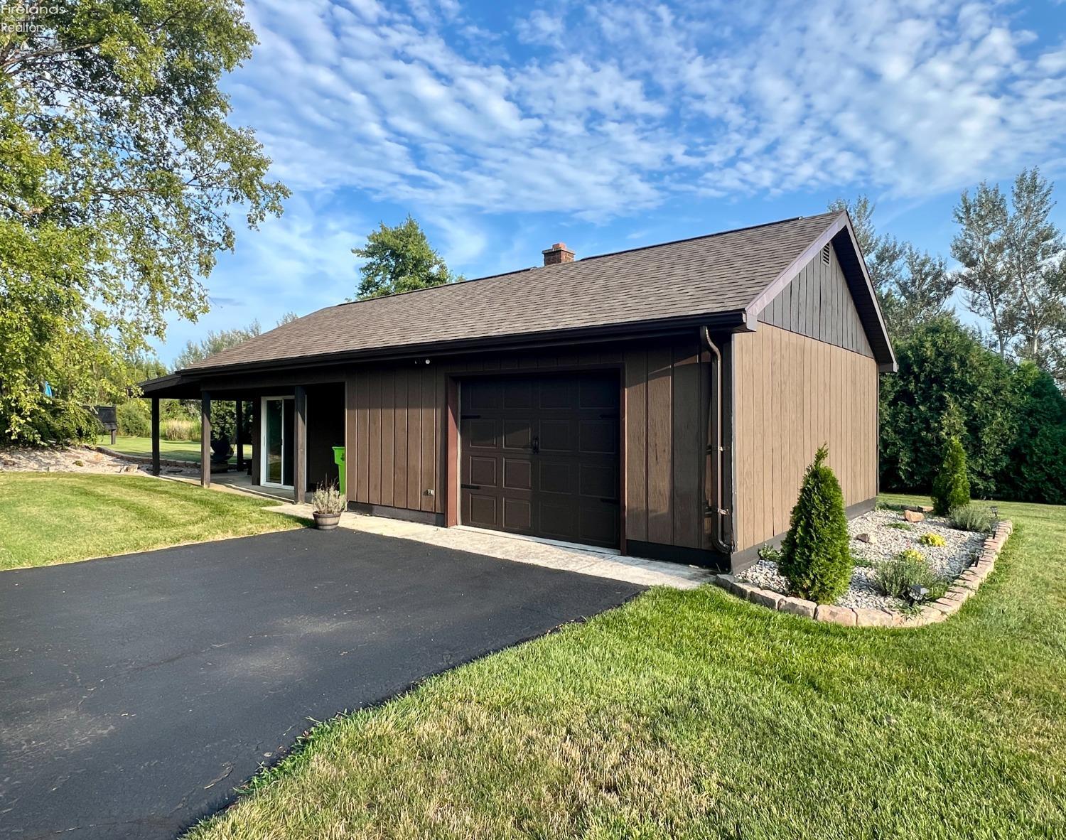 1085 N County Road 43