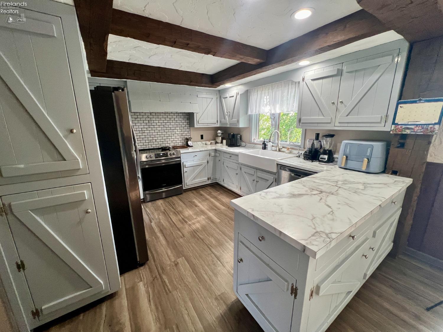 1085 N County Road 43