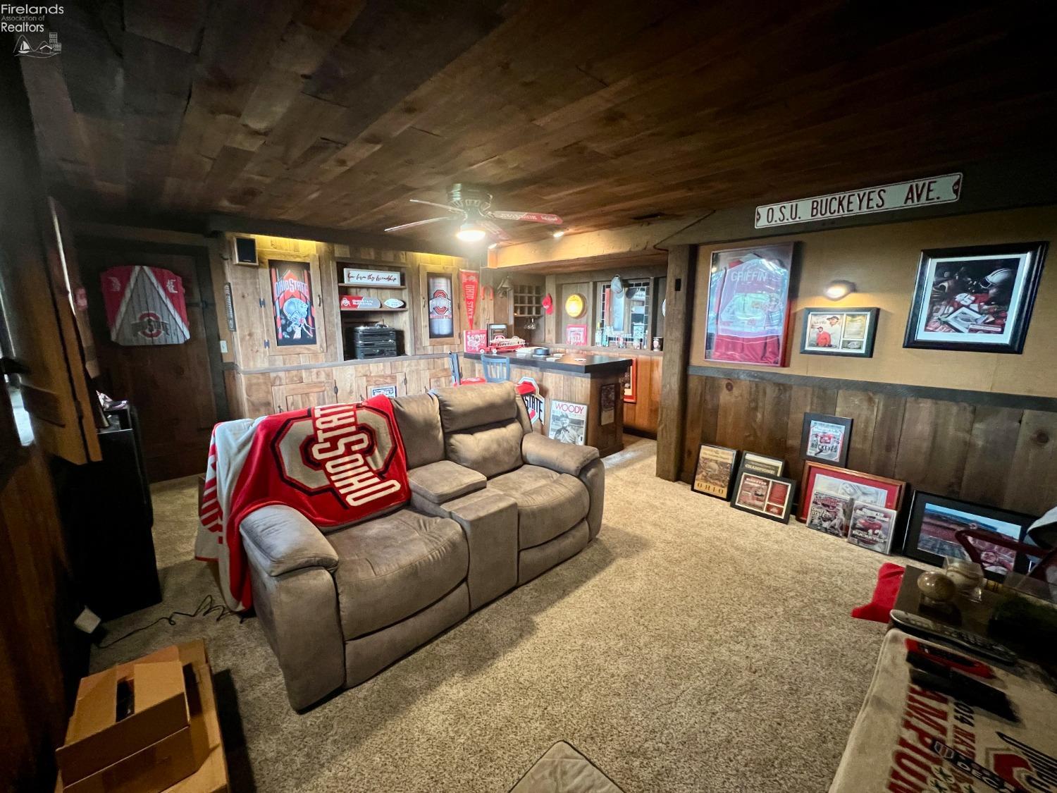 1085 N County Road 43