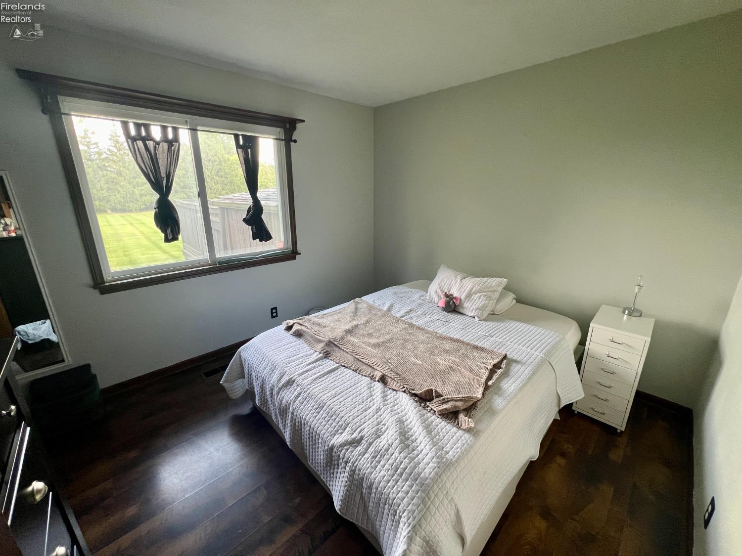 1085 N County Road 43