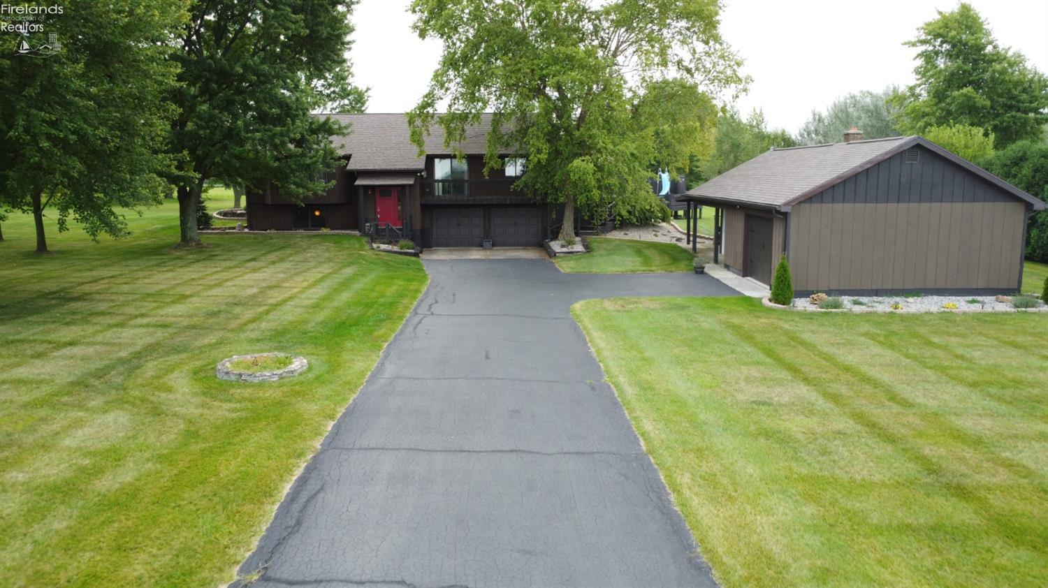 1085 N County Road 43