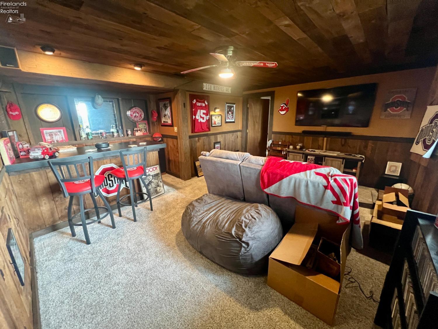 1085 N County Road 43