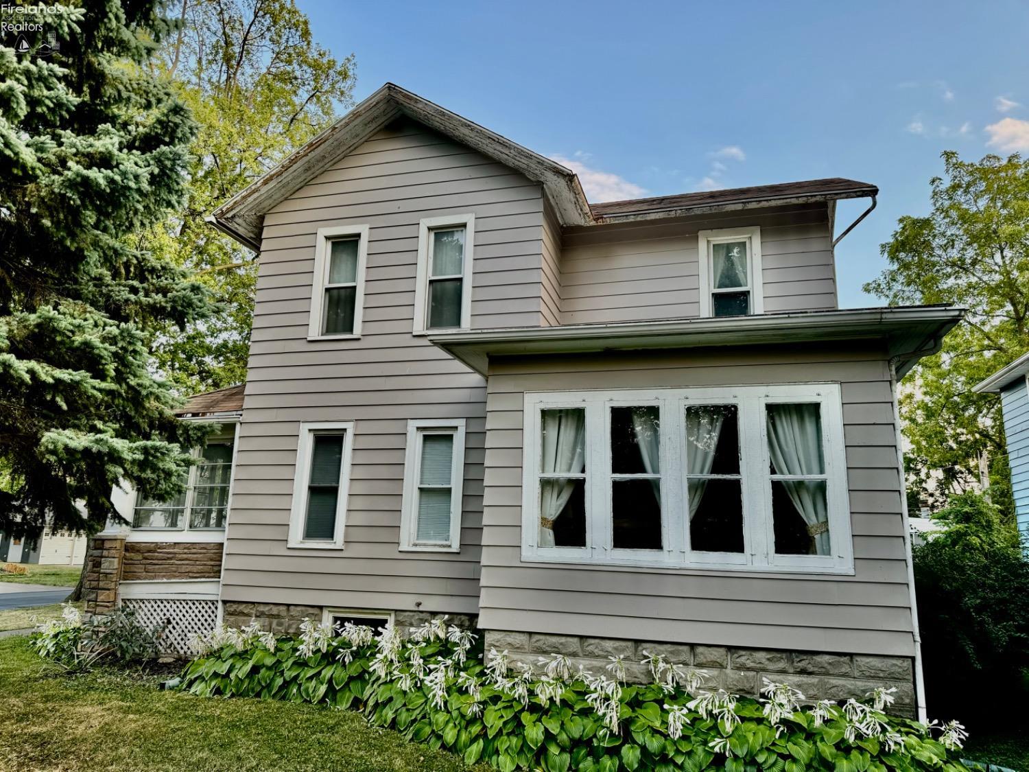 301 W 3rd Street