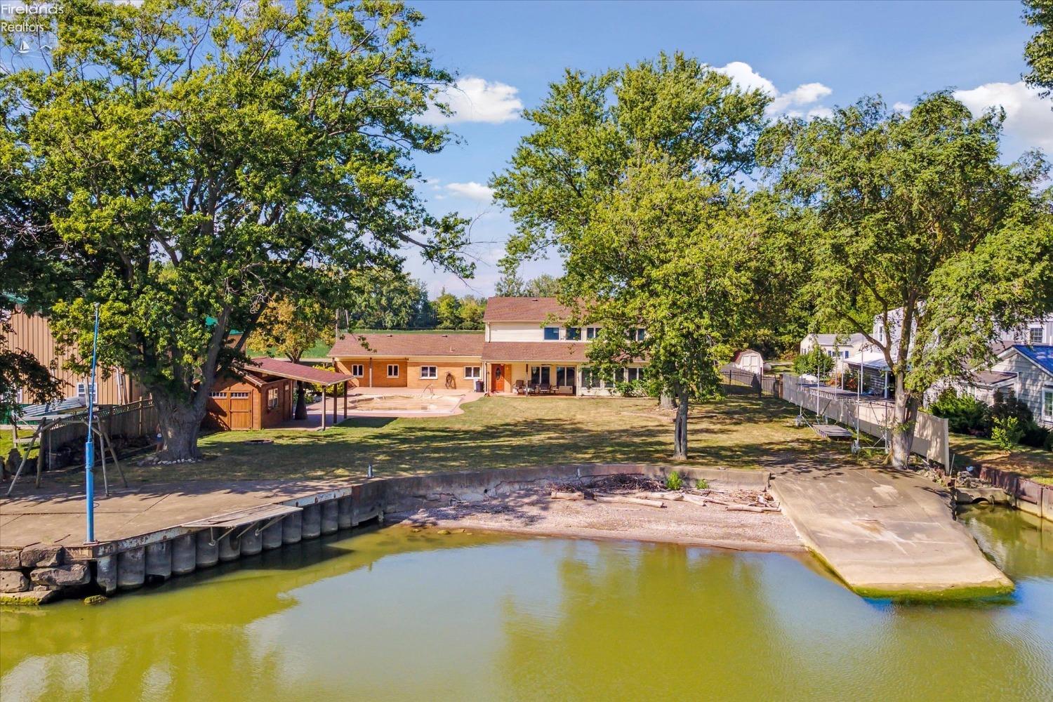 1086 E Hickory Grove Road