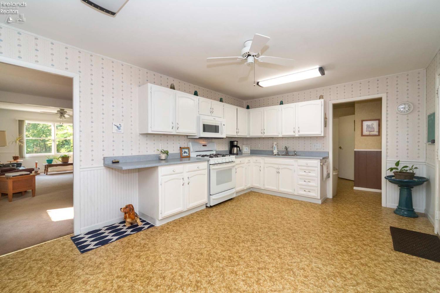 4329 E The Valley Road