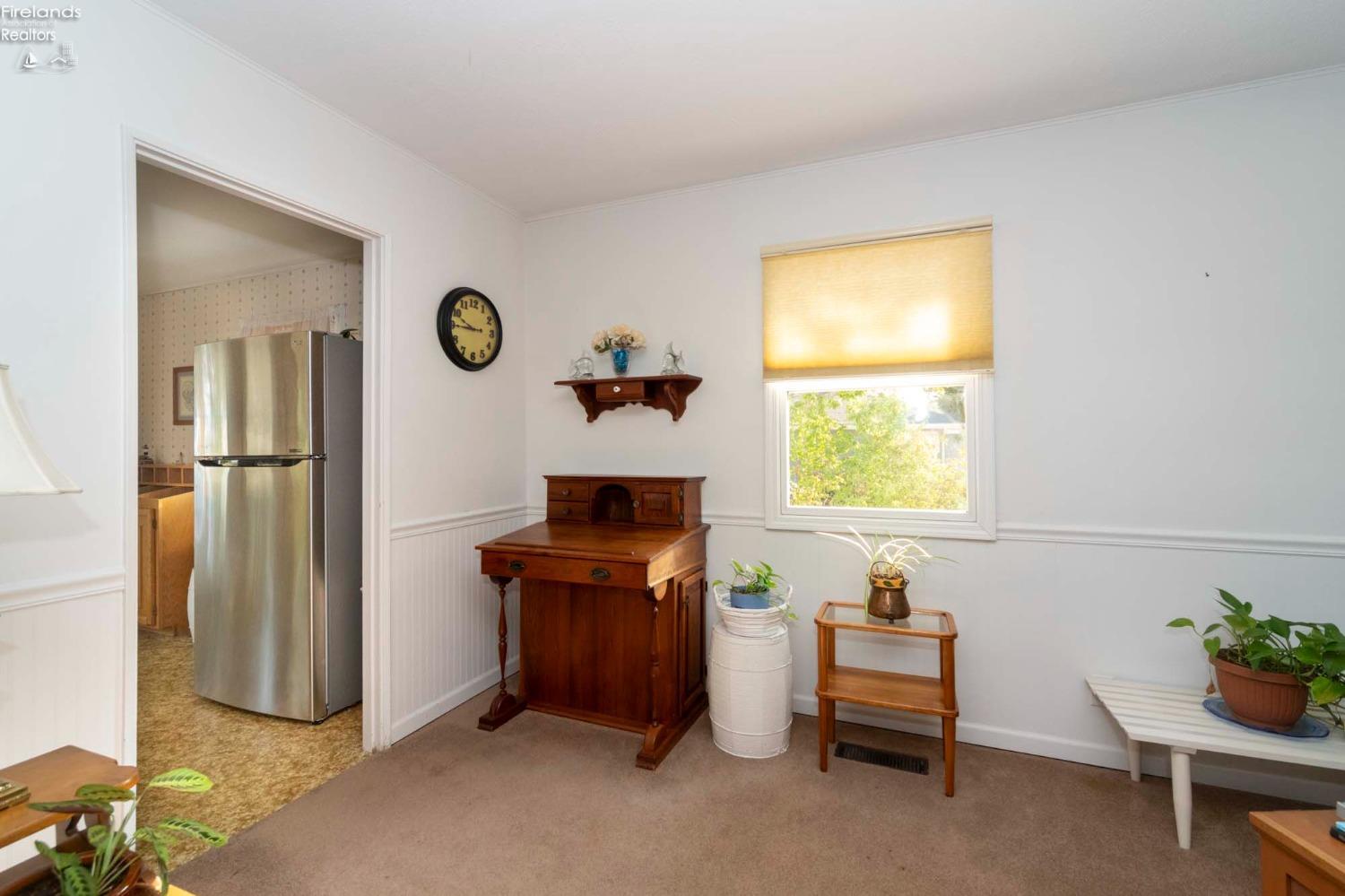 4329 E The Valley Road