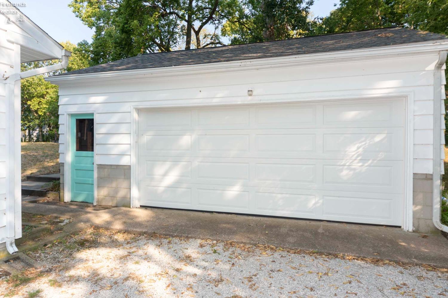 4329 E The Valley Road