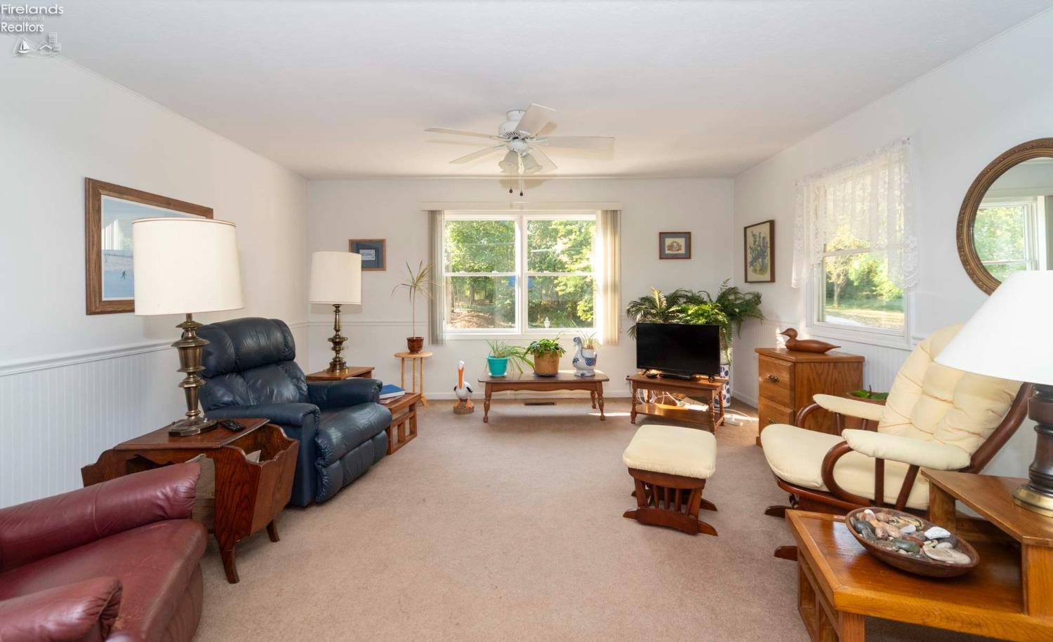 4329 E The Valley Road