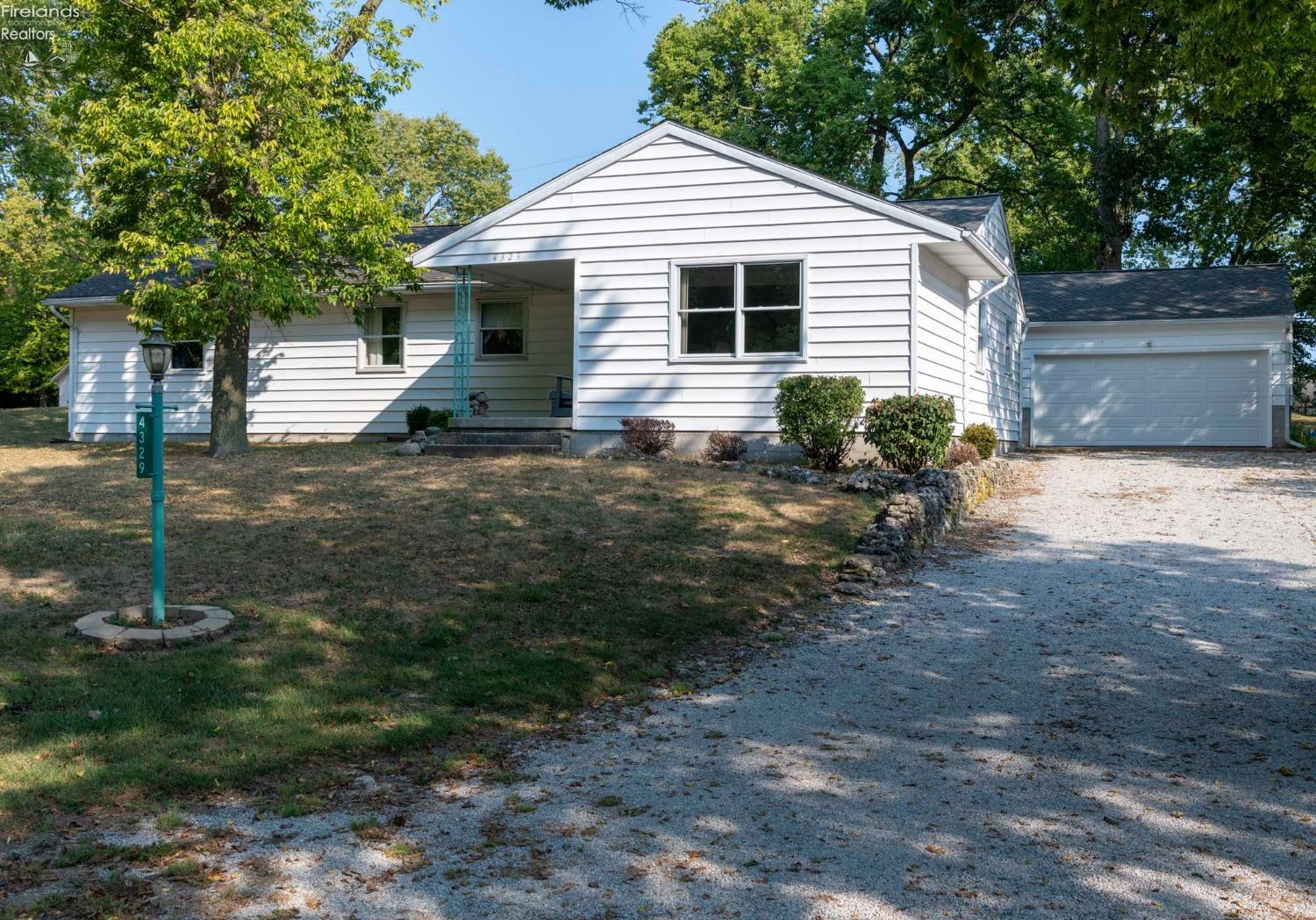 4329 E The Valley Road