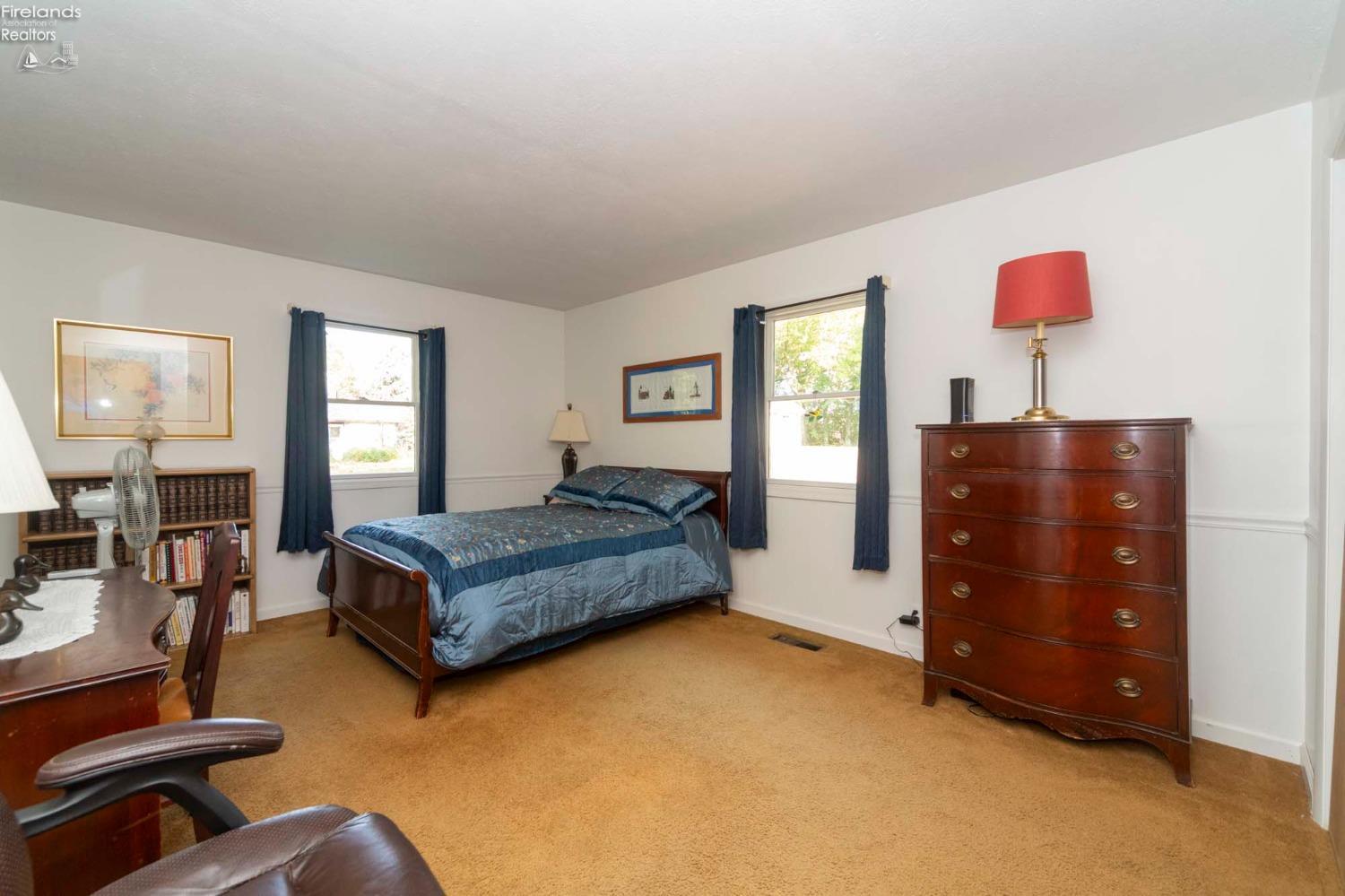 4329 E The Valley Road