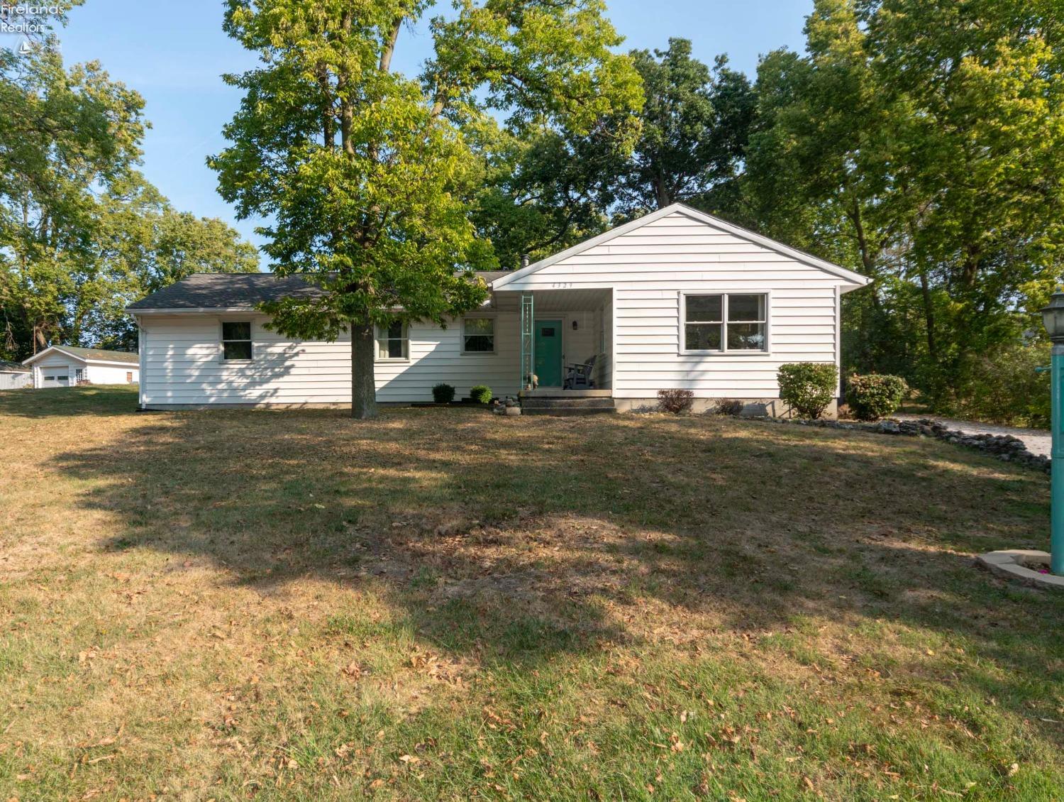4329 E The Valley Road