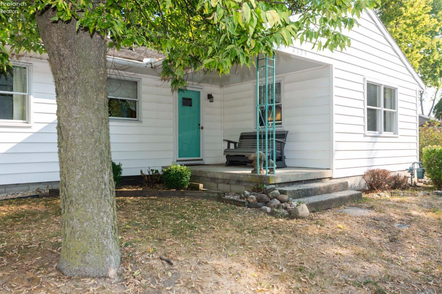 4329 E The Valley Road