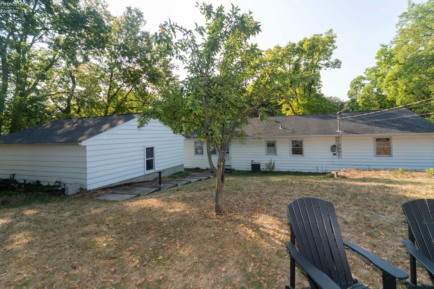 4329 E The Valley Road