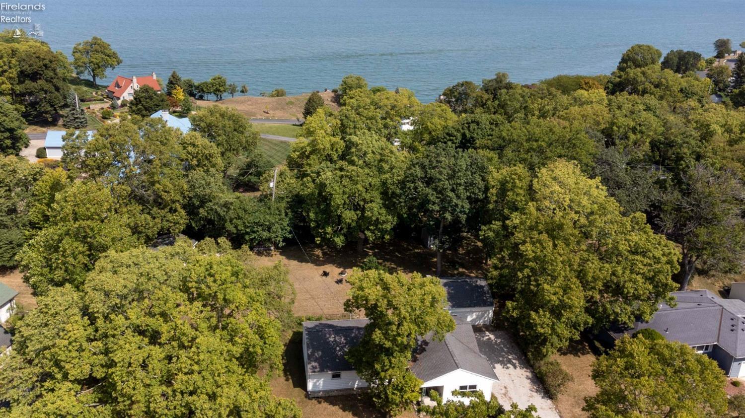 4329 E The Valley Road