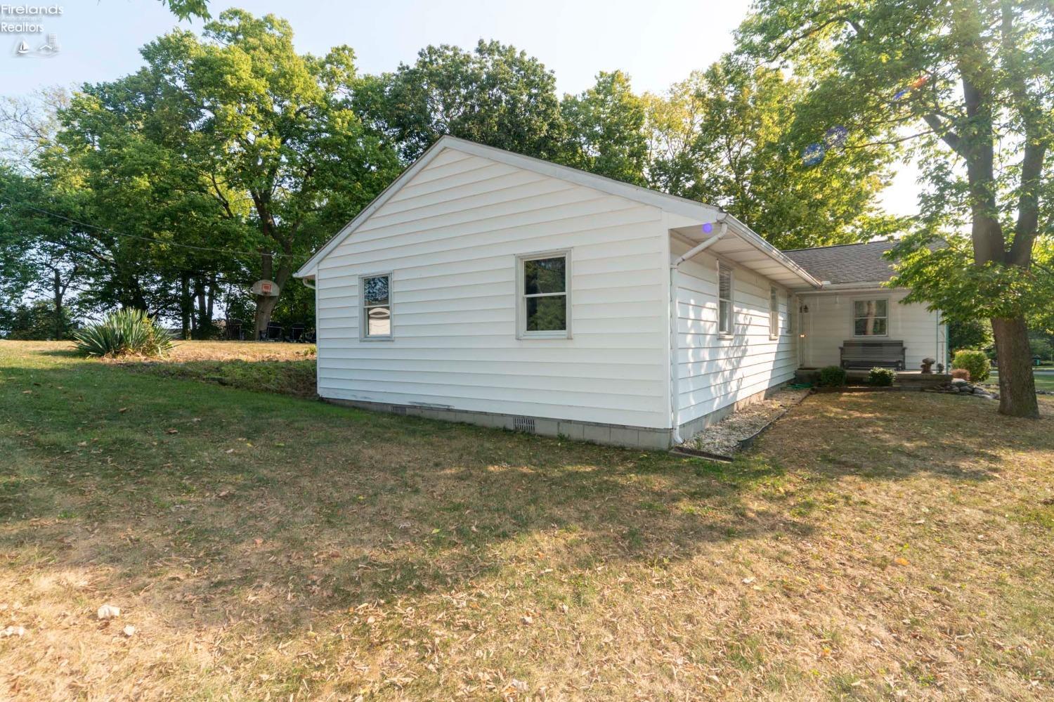 4329 E The Valley Road