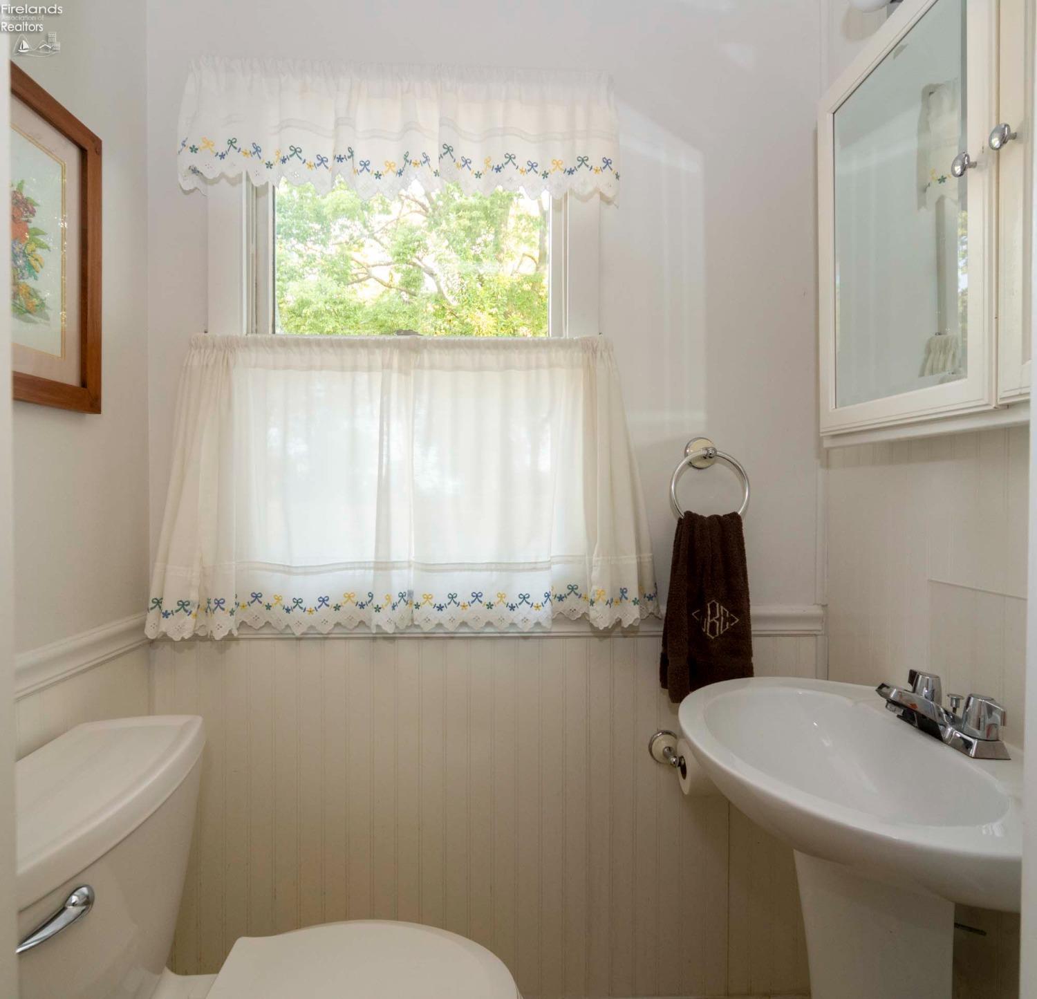 4329 E The Valley Road