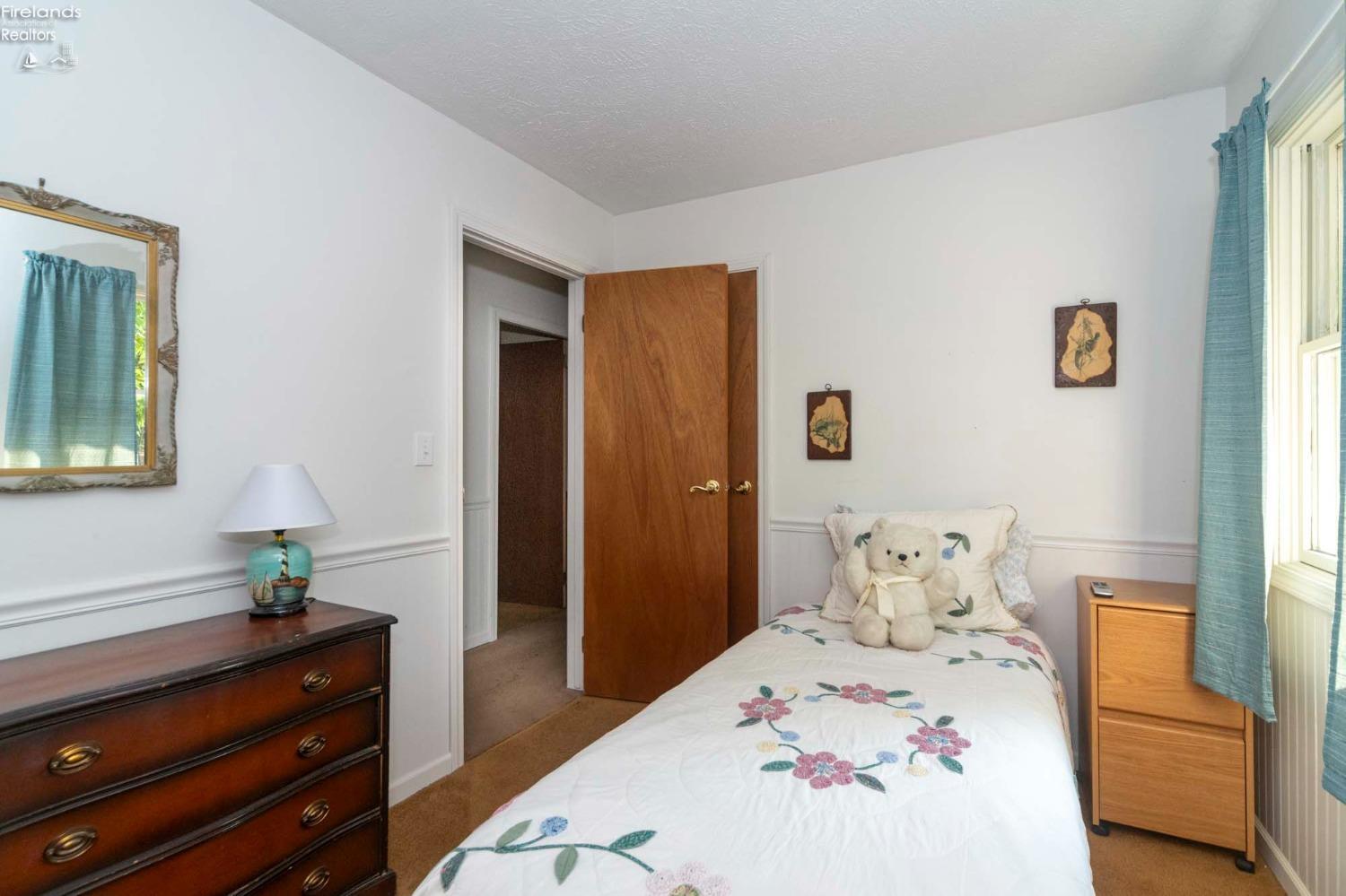 4329 E The Valley Road