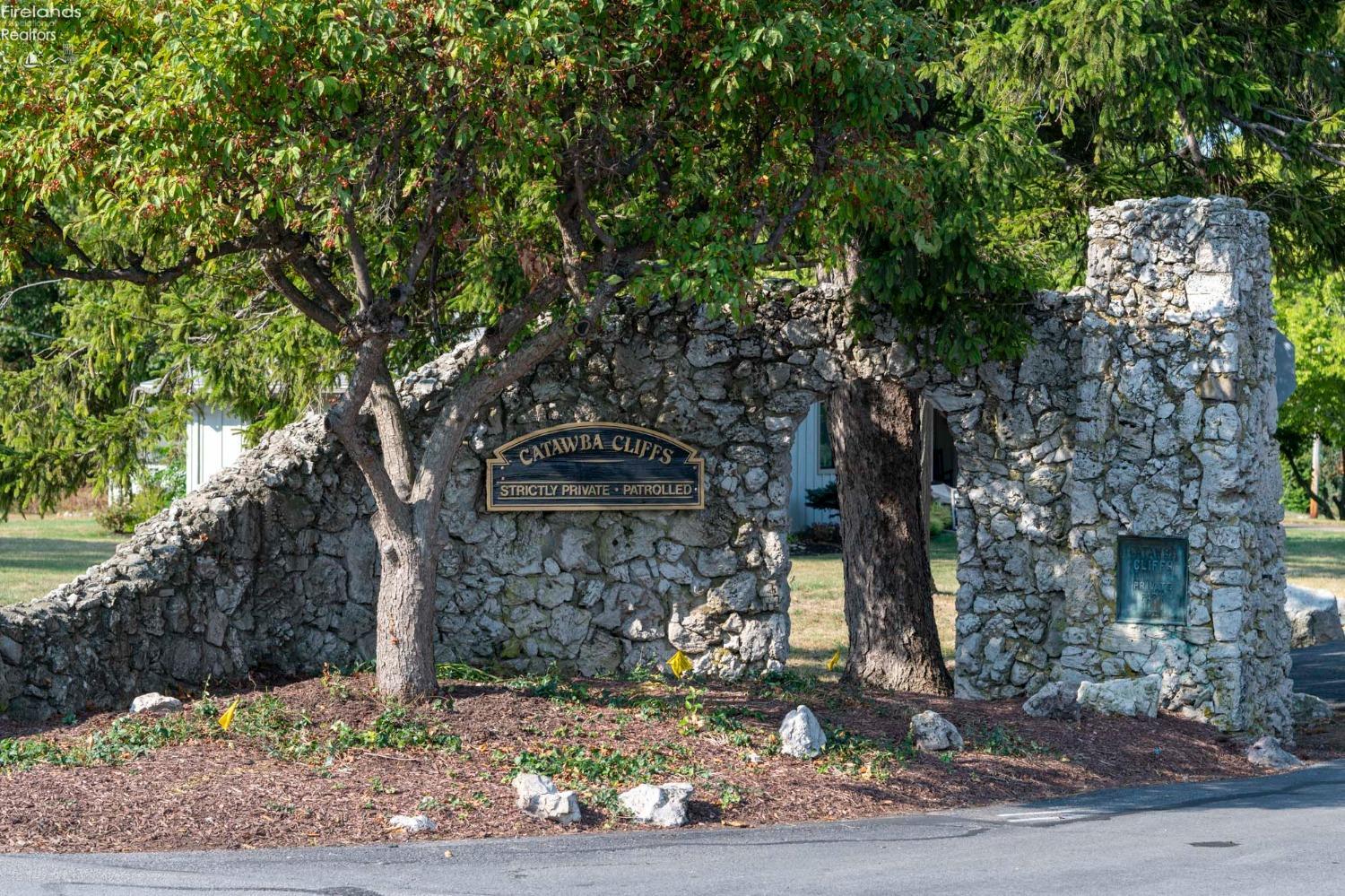 4329 E The Valley Road