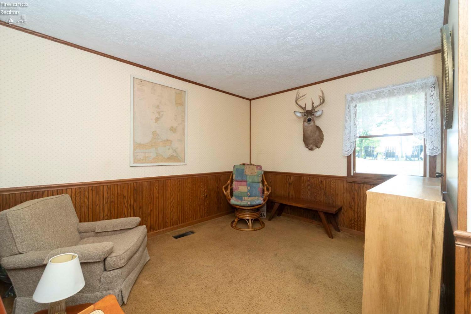 4329 E The Valley Road