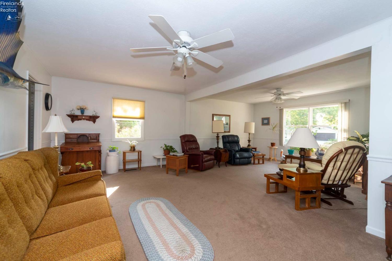 4329 E The Valley Road