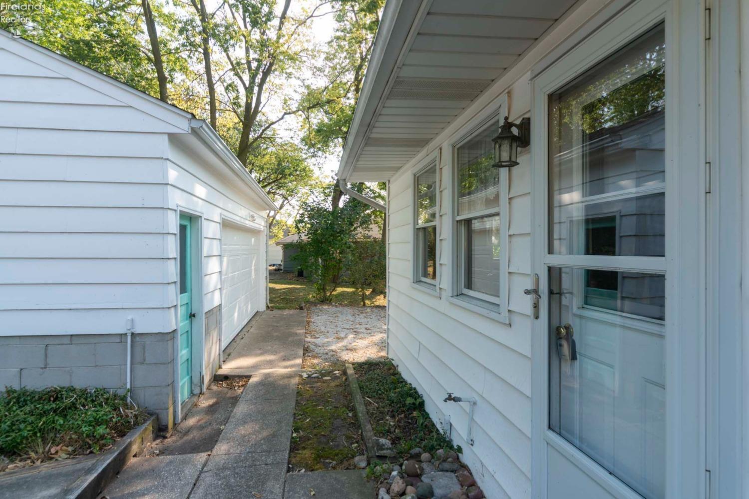 4329 E The Valley Road