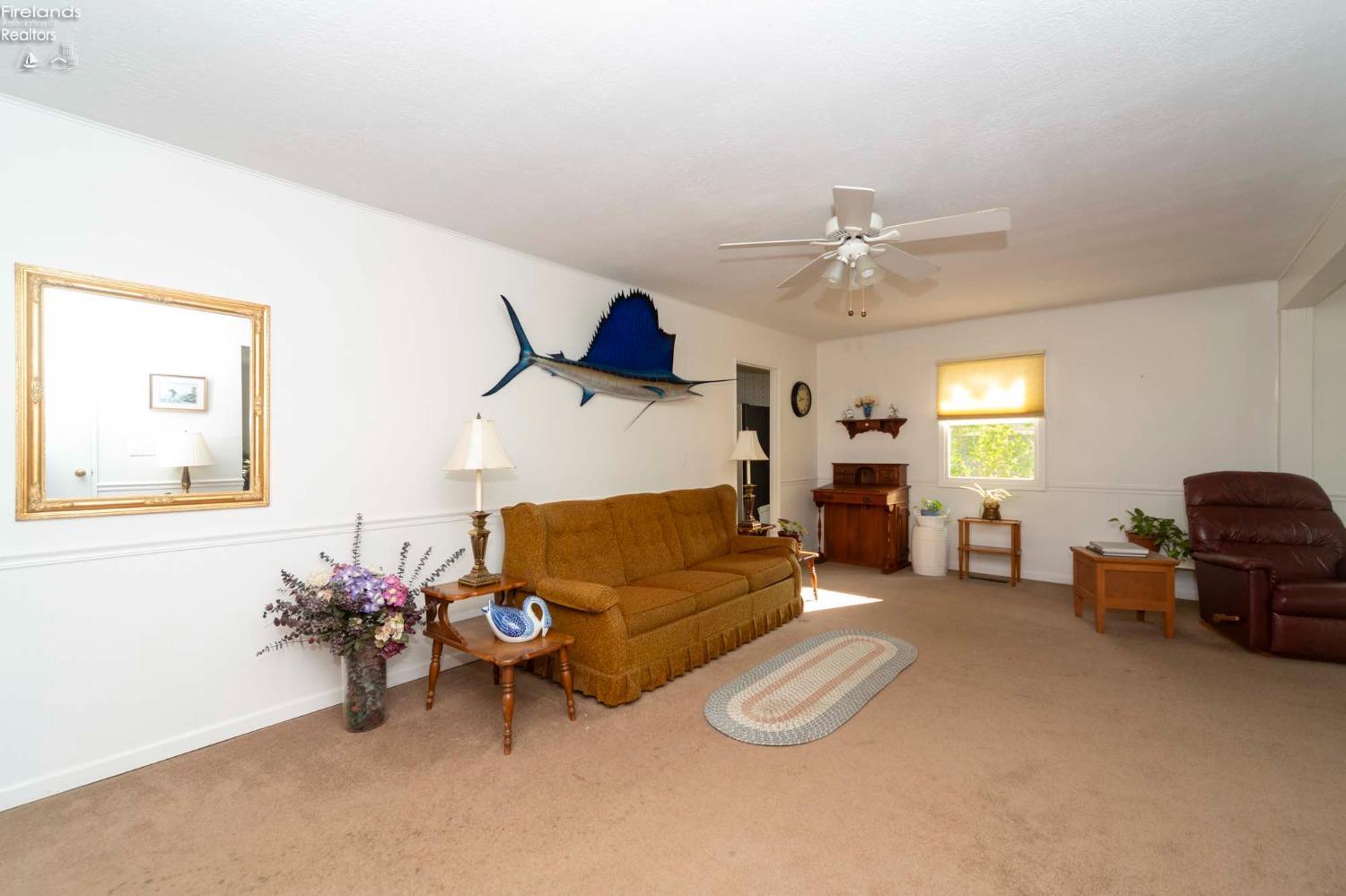 4329 E The Valley Road