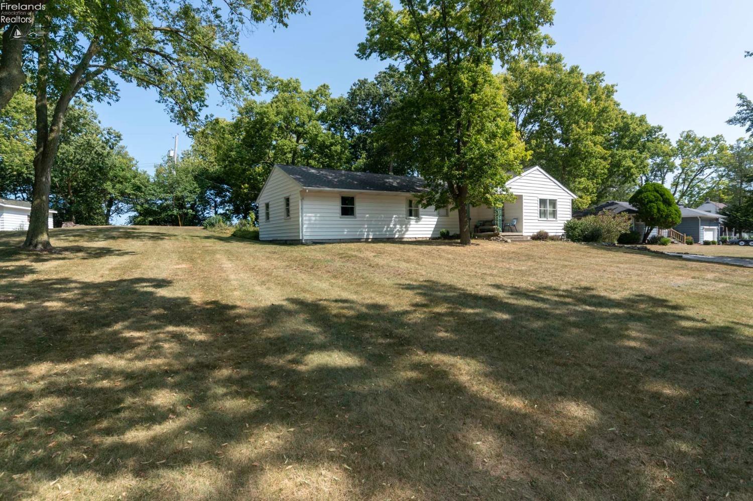 4329 E The Valley Road