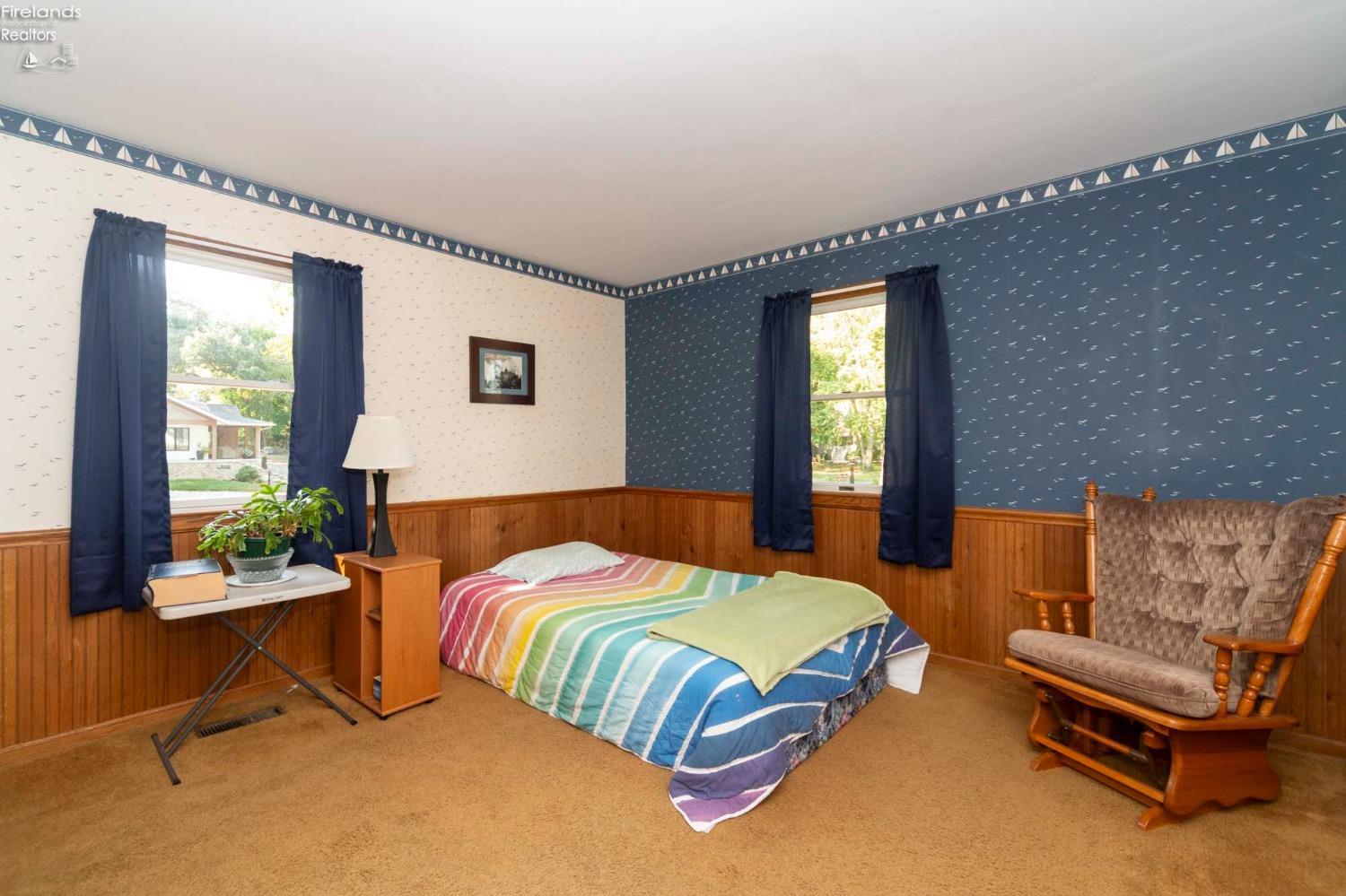 4329 E The Valley Road