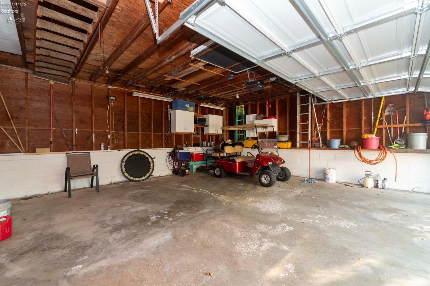 4329 E The Valley Road