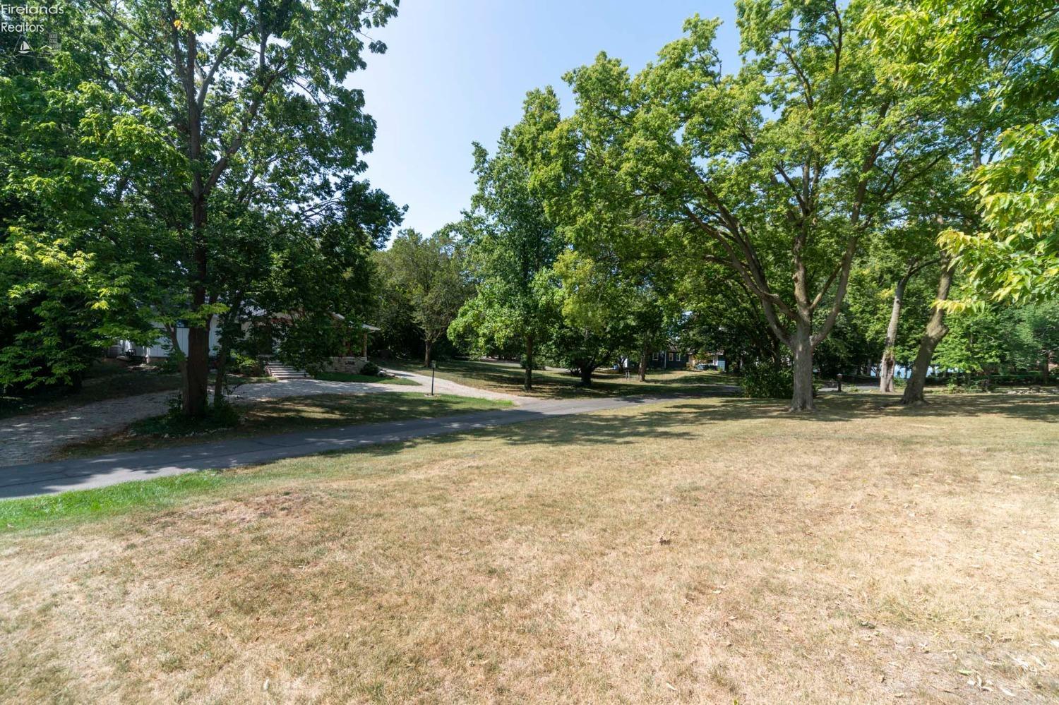 4329 E The Valley Road