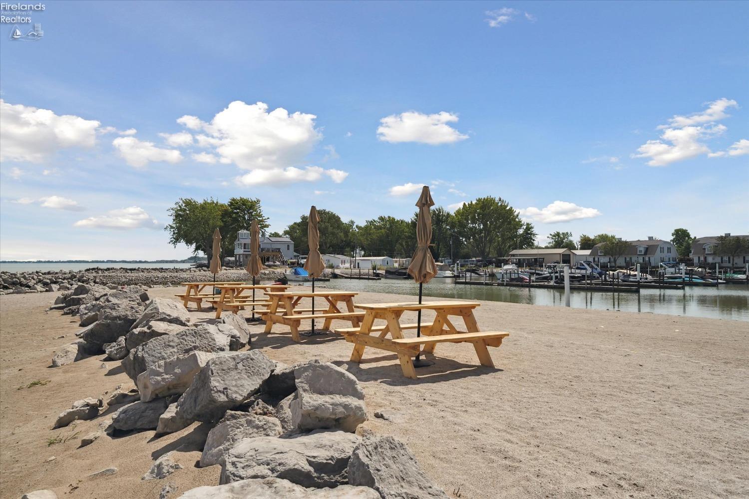 47 N Schooner Point