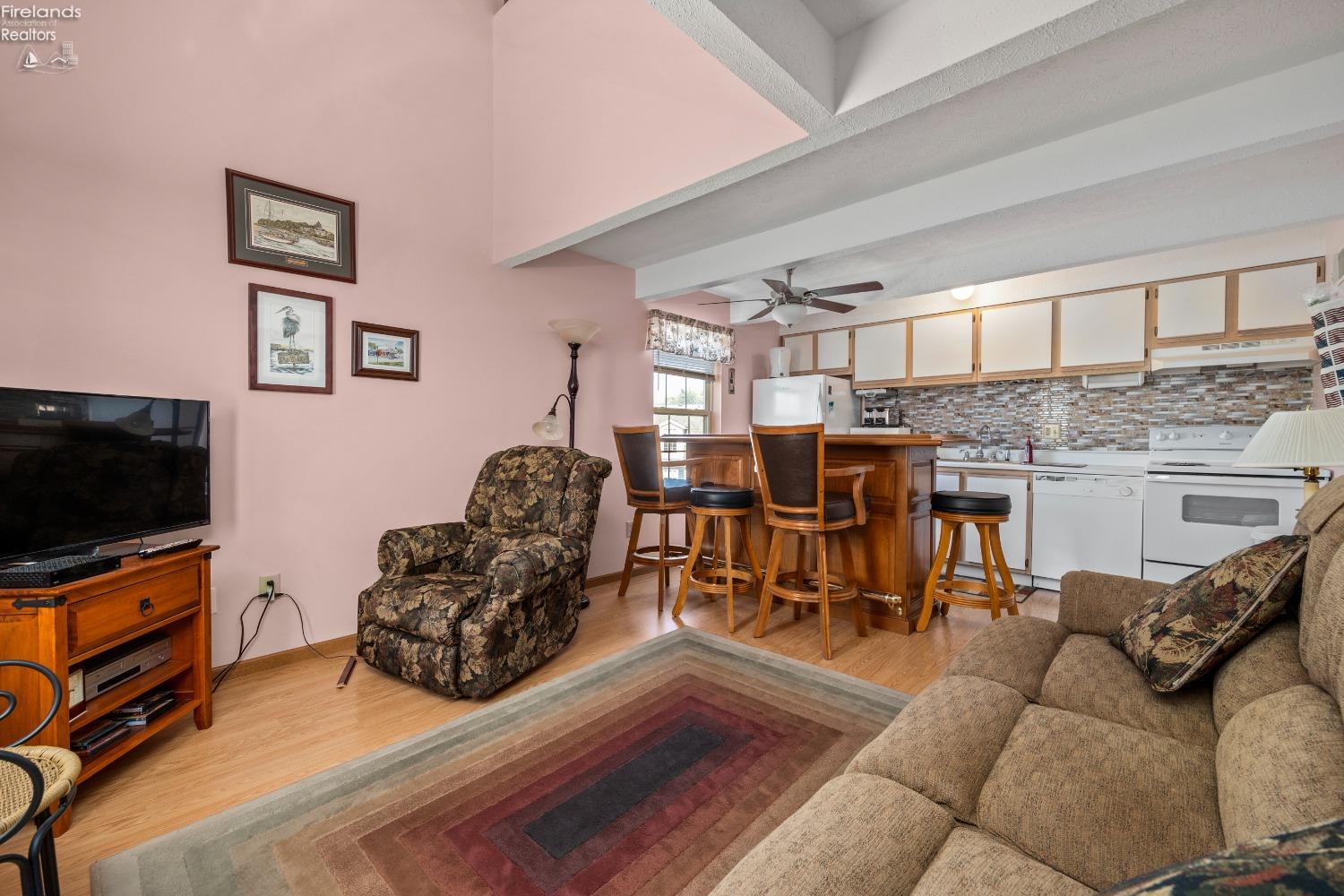 47 N Schooner Point