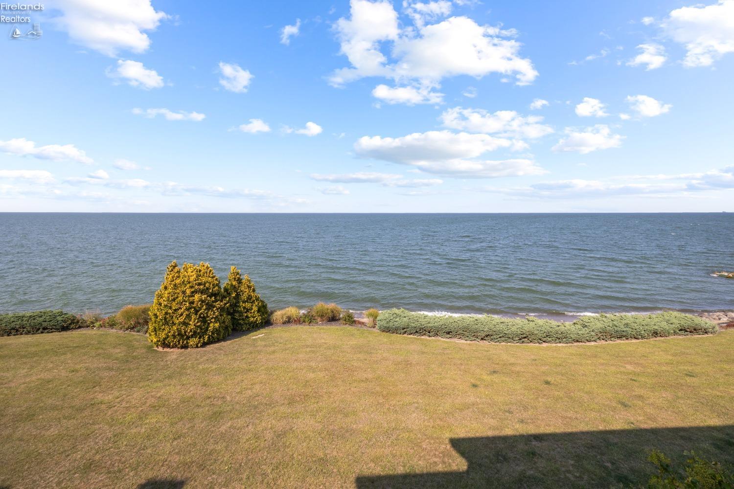 2884 Whispering Shores