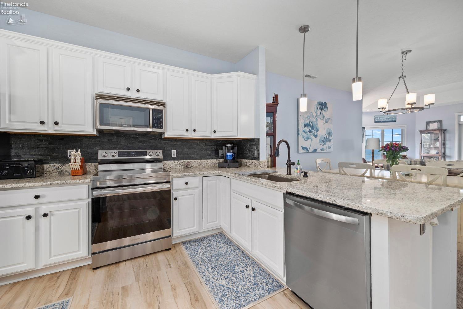 2884 Whispering Shores