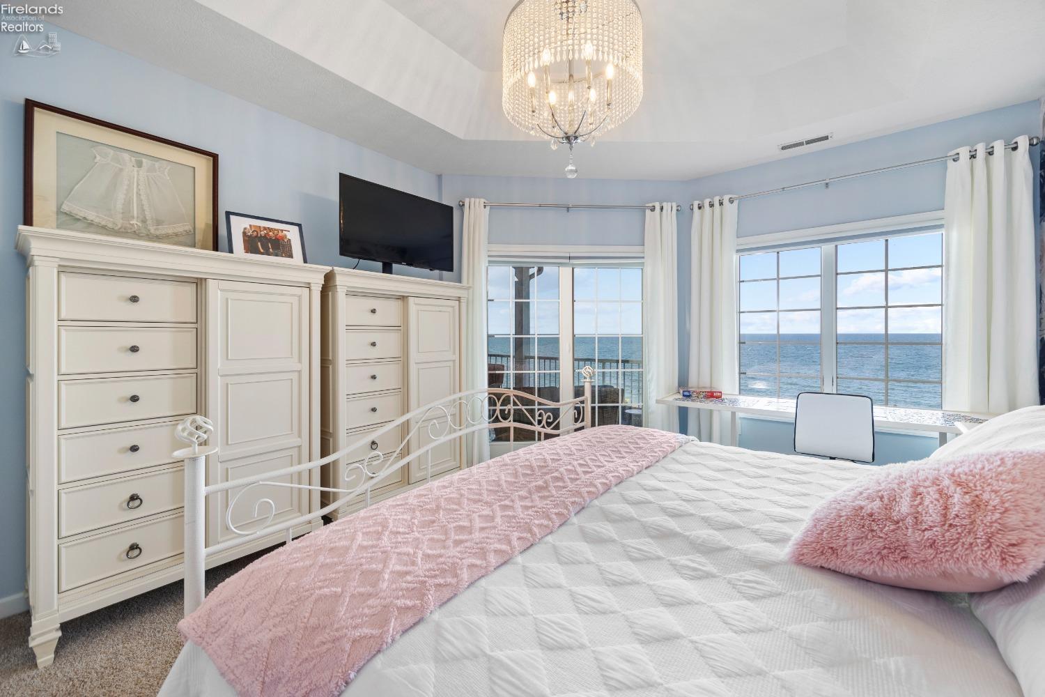 2884 Whispering Shores