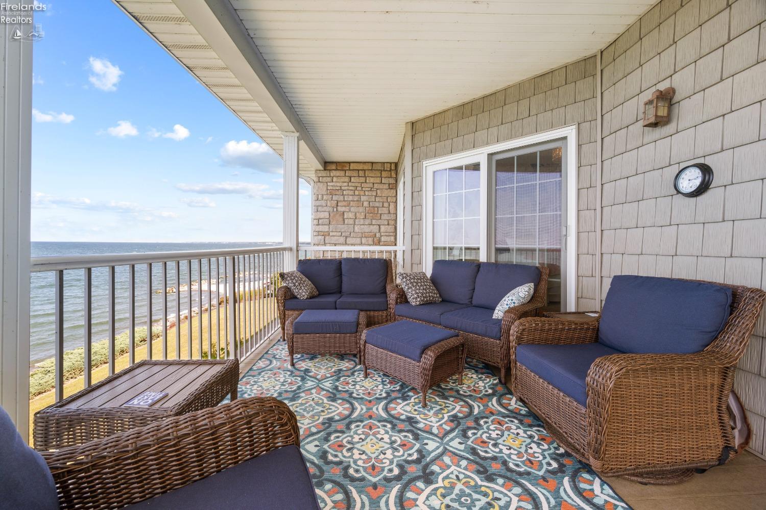2884 Whispering Shores