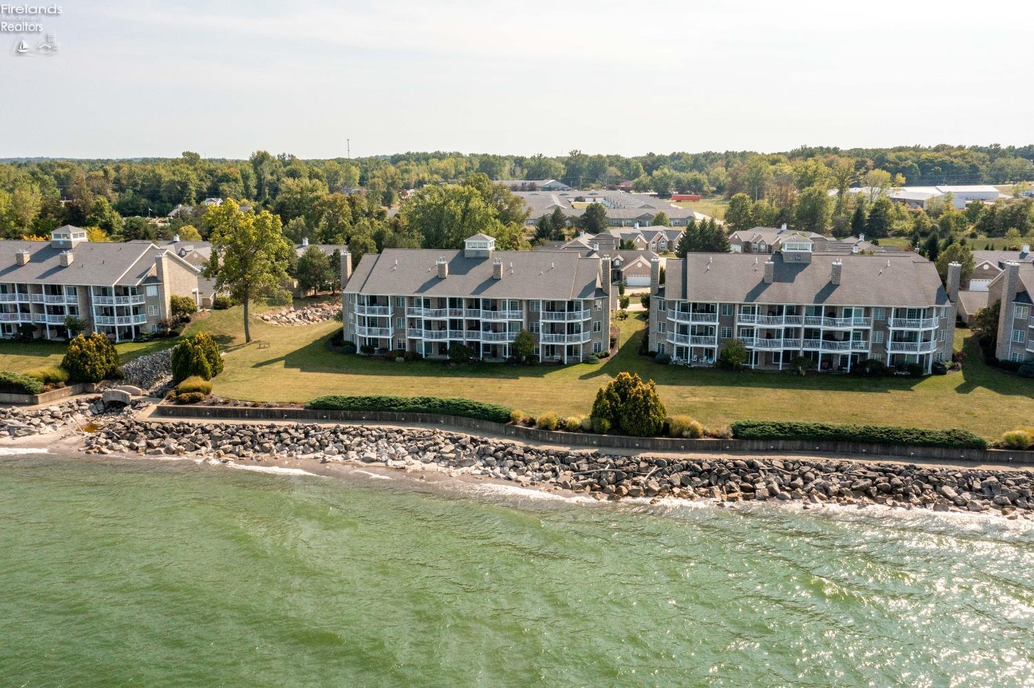 2884 Whispering Shores