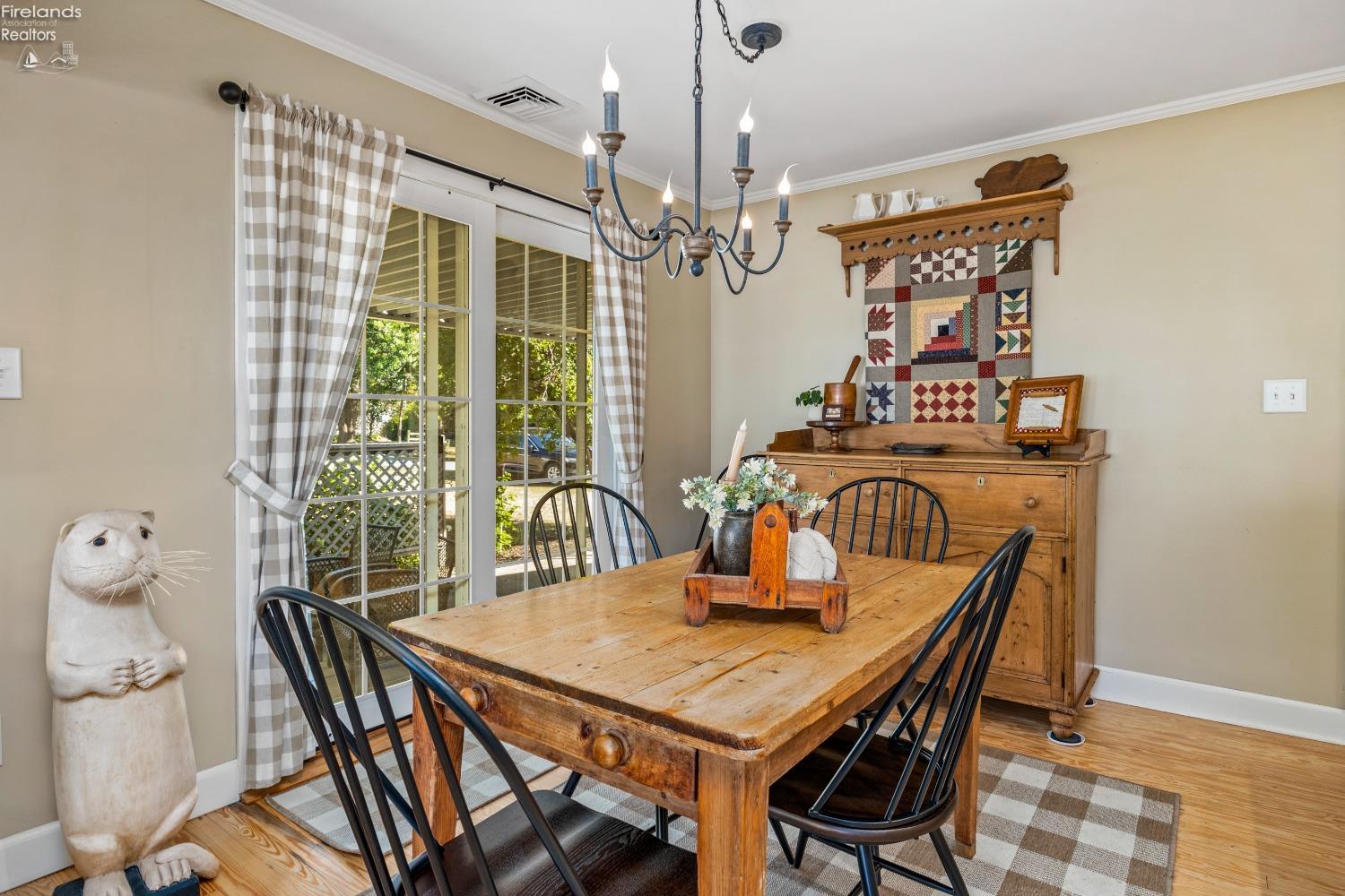 113 W Iroquois Trail