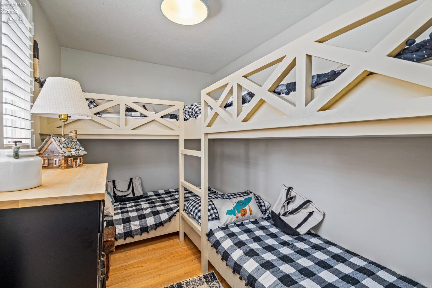 113 W Iroquois Trail