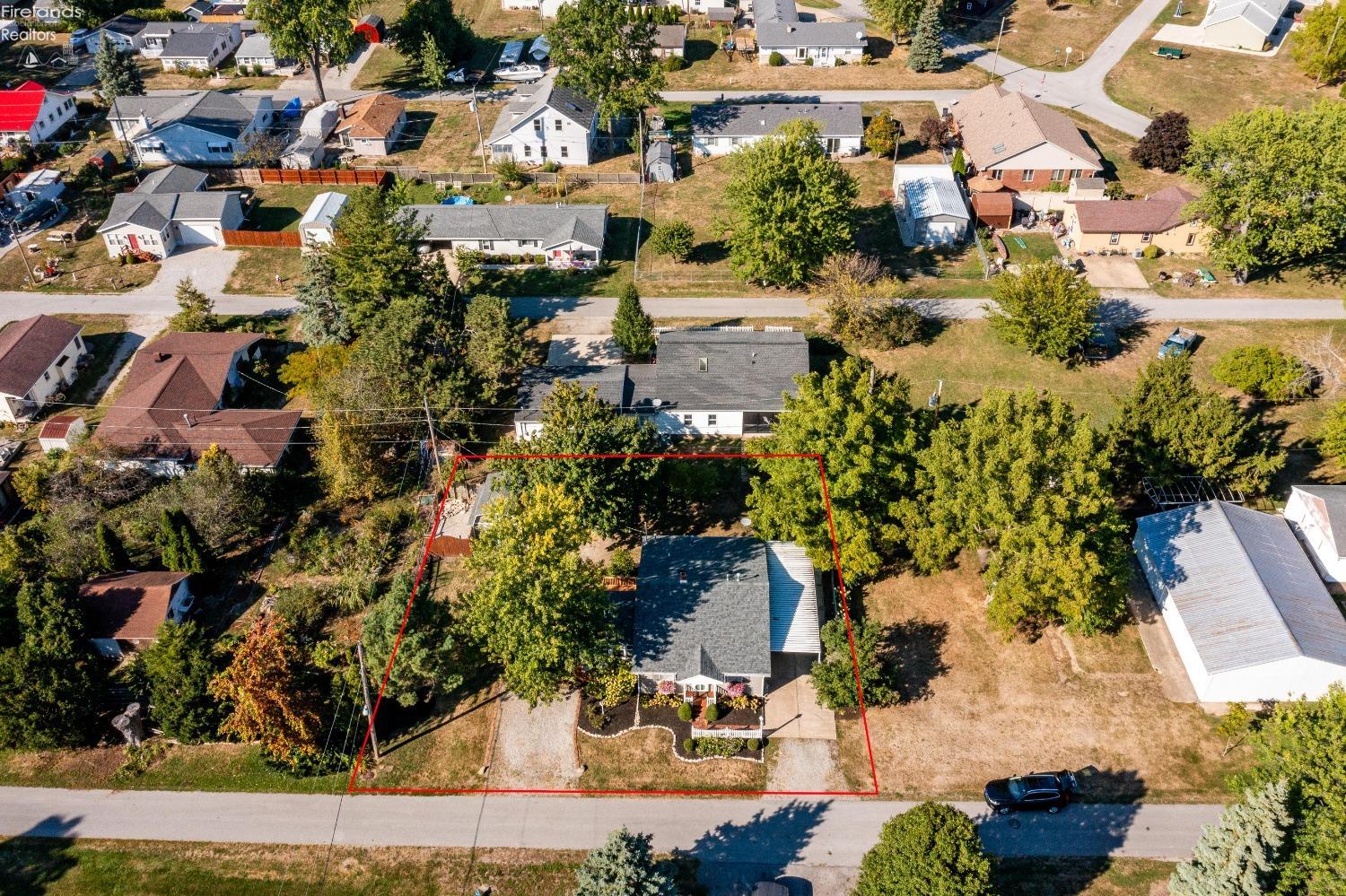 113 W Iroquois Trail