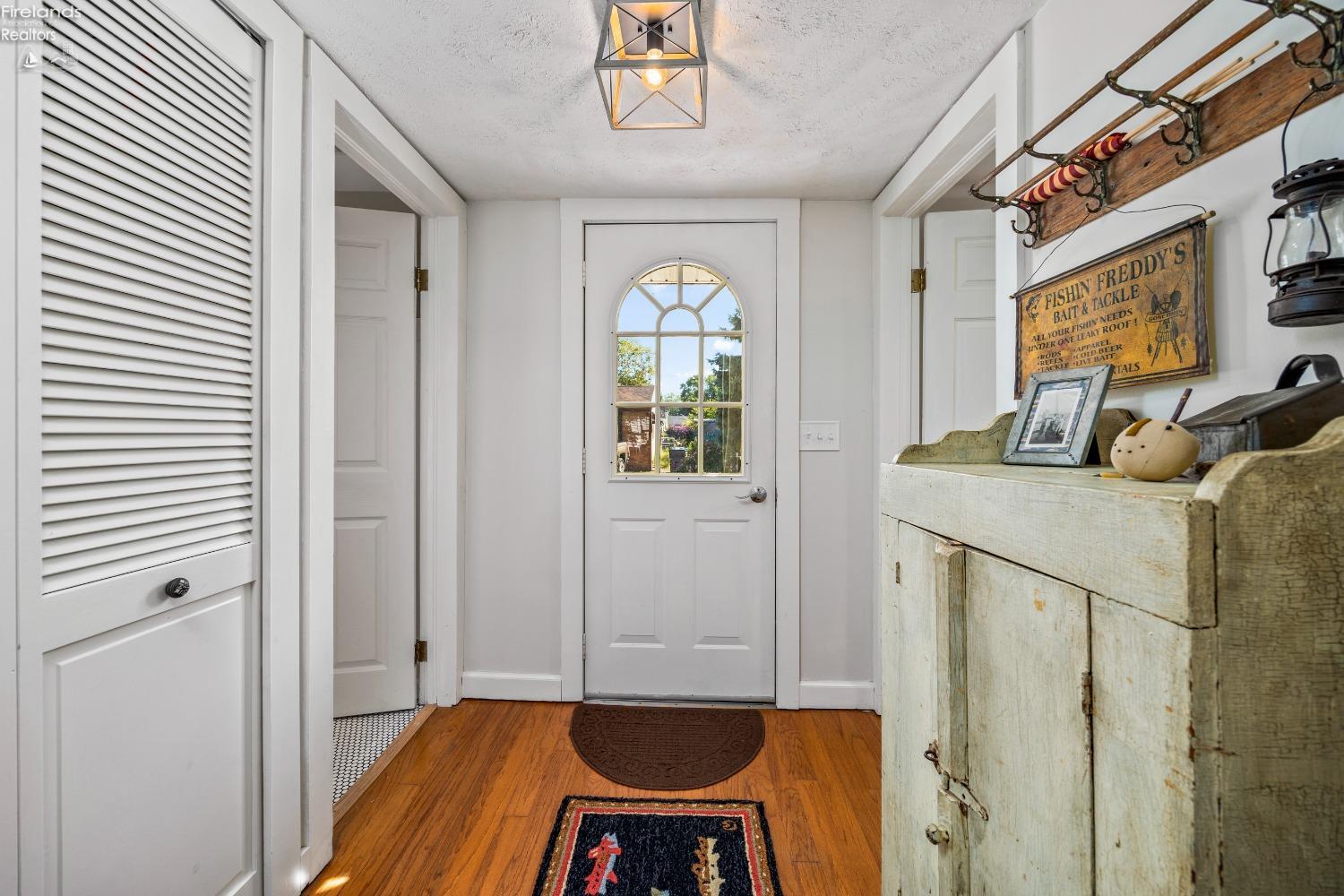 113 W Iroquois Trail
