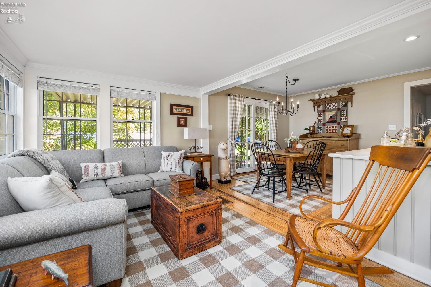 113 W Iroquois Trail