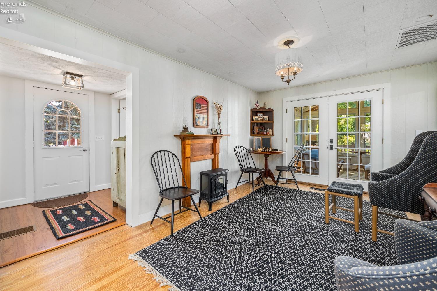 113 W Iroquois Trail