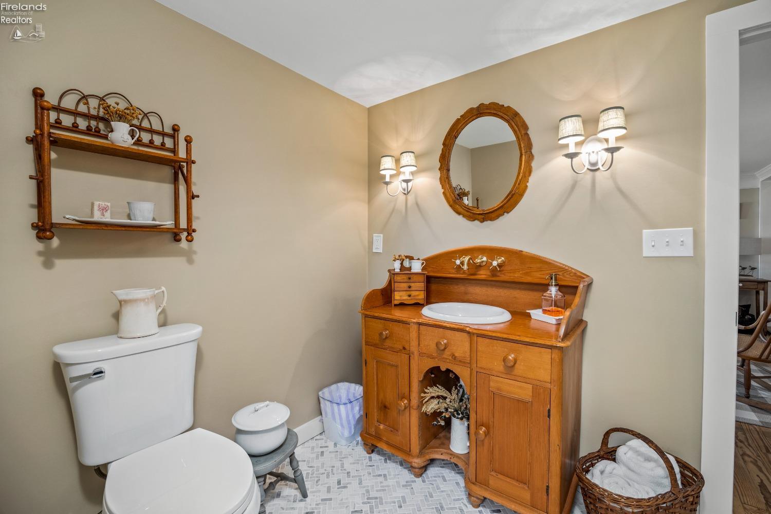 113 W Iroquois Trail