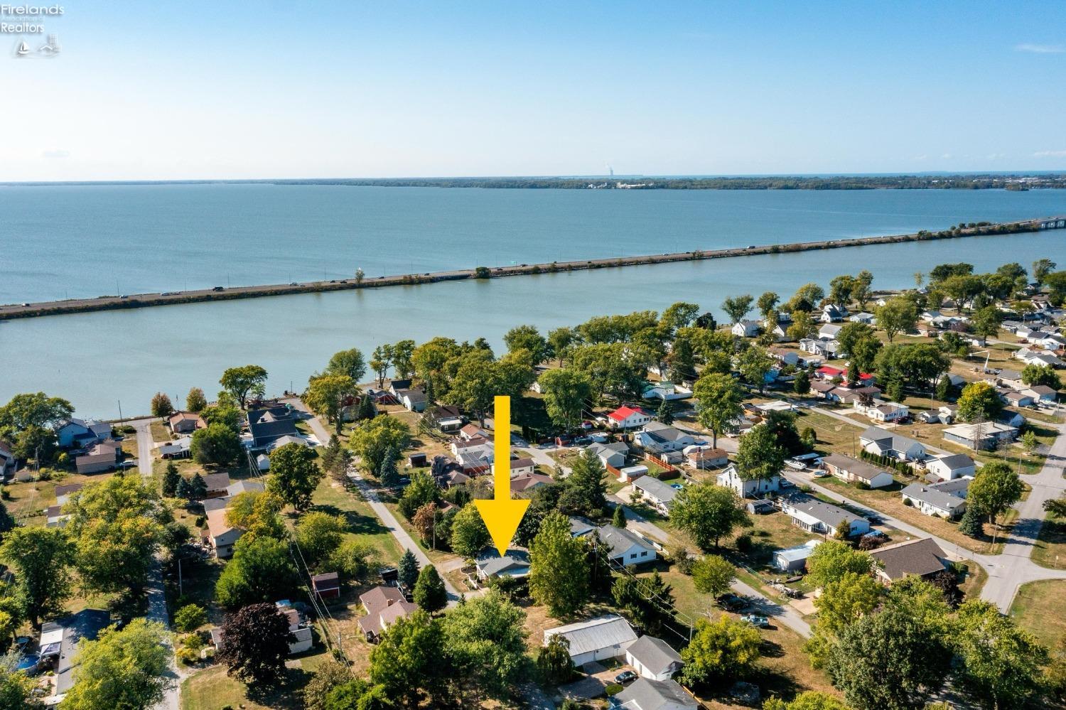 113 W Iroquois Trail